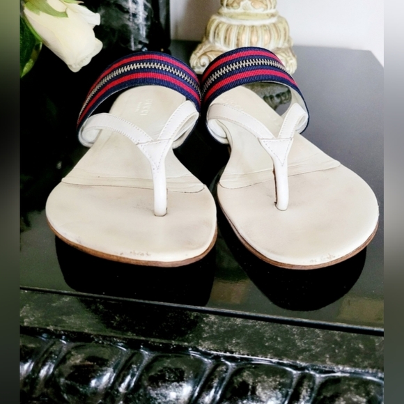 Gucci 100%Authentic Women's Buttery Nappa Leather Thong Flat Sandals IT 35/US 5 - Picture 2 of 16